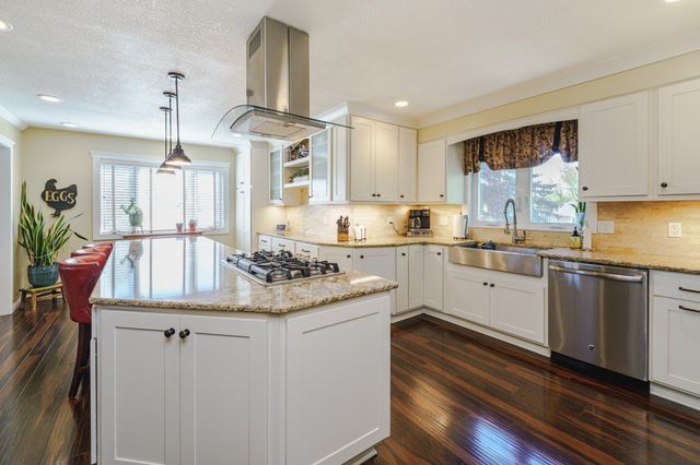 613 Chicago Drive, Burnsville, MN 55306