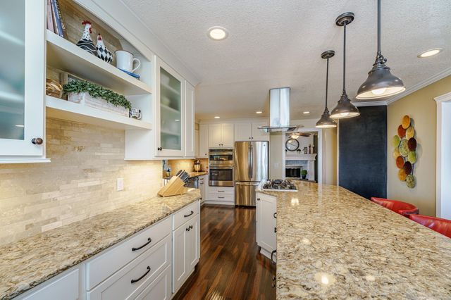 613 Chicago Drive, Burnsville, MN 55306