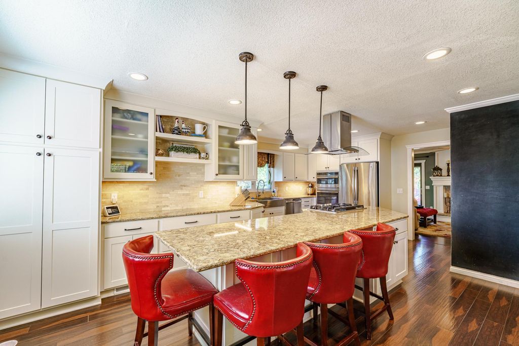 613 Chicago Drive, Burnsville, MN 55306 — photo 2
