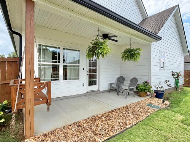 92 Country Cove Drive, Rossville, GA 30741