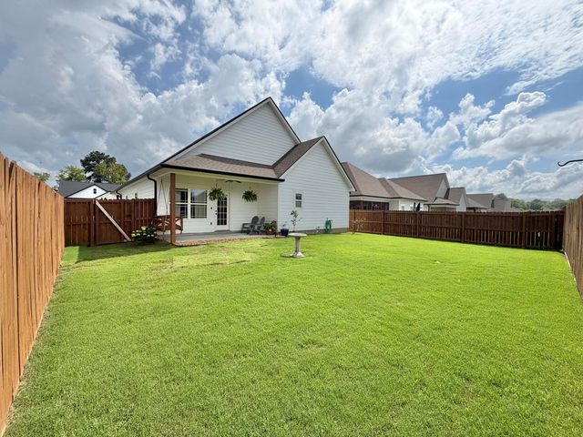 92 Country Cove Drive, Rossville, GA 30741