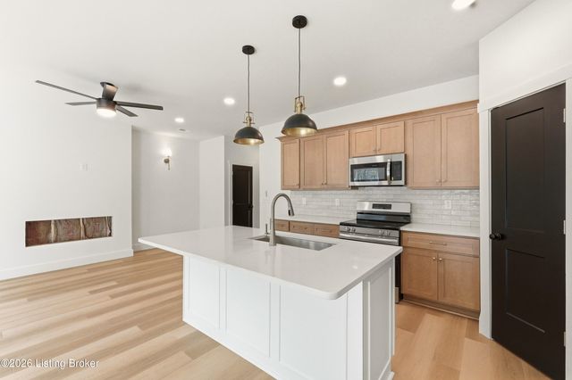 6590 Sylvania 6 Rd, Louisville, KY 40258