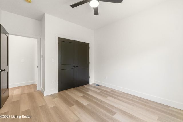 6590 Sylvania 6 Rd, Louisville, KY 40258