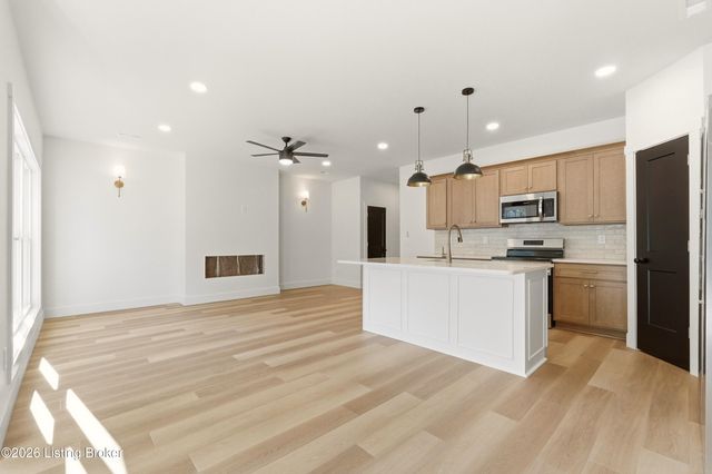 6590 Sylvania 6 Rd, Louisville, KY 40258