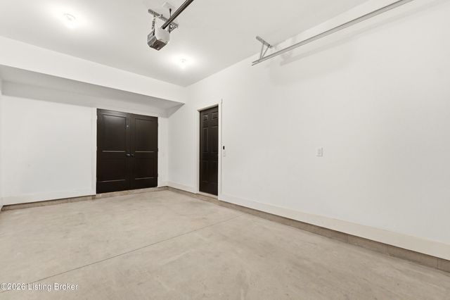6590 Sylvania 6 Rd, Louisville, KY 40258