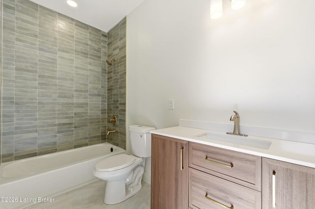 6590 Sylvania 6 Rd, Louisville, KY 40258