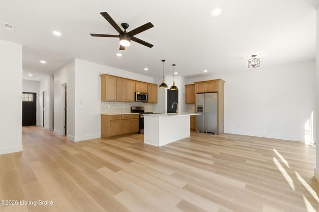 6590 Sylvania 6 Rd, Louisville, KY 40258