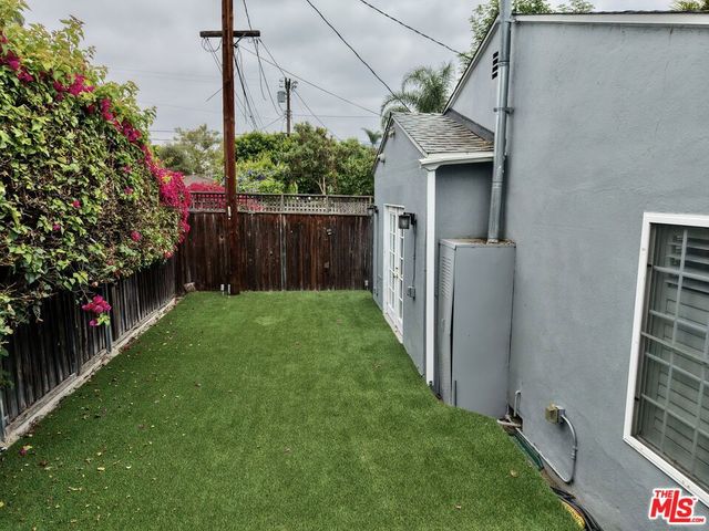 4000 Denny Avenue, Studio City, CA 91604