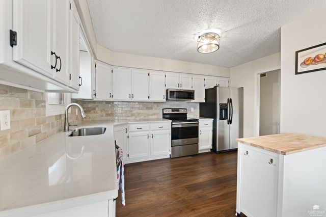 1501 Holly Lane, Junction City, KS 66441