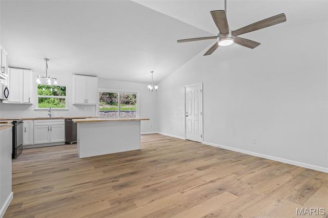 687 Woodview Drive, Villa Ridge, MO 63089