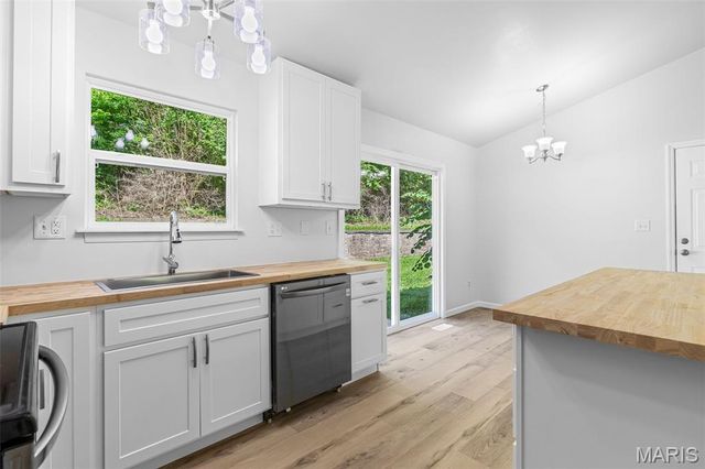 687 Woodview Drive, Villa Ridge, MO 63089