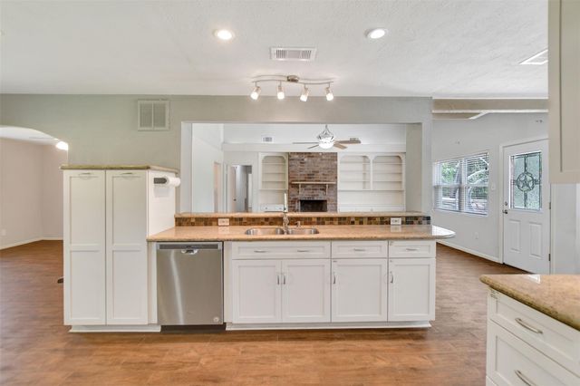 2509 Longwood Drive, Pearland, TX 77581