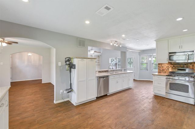 2509 Longwood Drive, Pearland, TX 77581