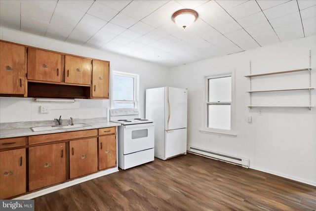 25 HARRISON AVE, Berkeley Springs, WV 25411