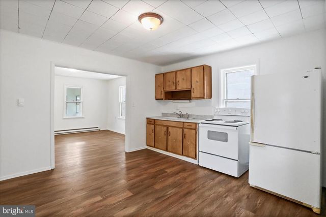 25 HARRISON AVE, Berkeley Springs, WV 25411