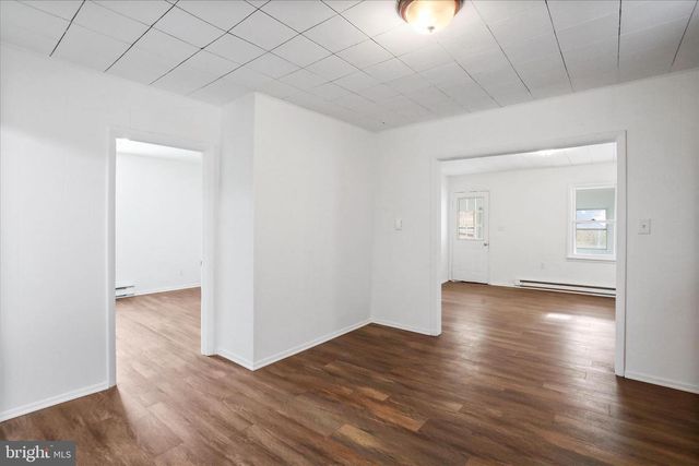 25 HARRISON AVE, Berkeley Springs, WV 25411