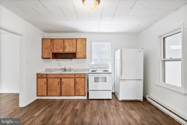 25 HARRISON AVE, Berkeley Springs, WV 25411