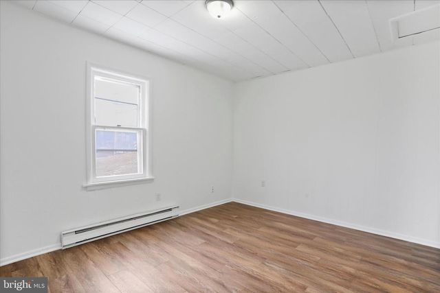 25 HARRISON AVE, Berkeley Springs, WV 25411