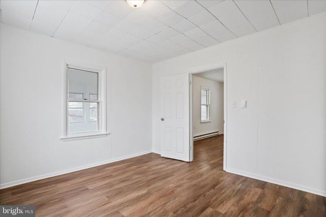 25 HARRISON AVE, Berkeley Springs, WV 25411