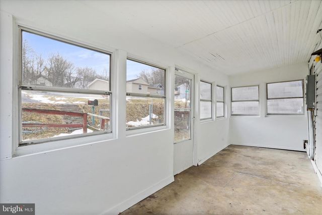 25 HARRISON AVE, Berkeley Springs, WV 25411