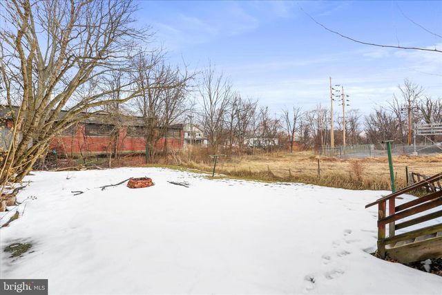 25 HARRISON AVE, Berkeley Springs, WV 25411