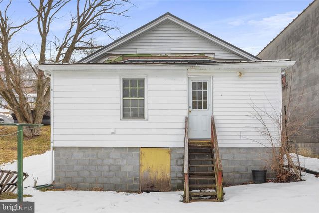 25 HARRISON AVE, Berkeley Springs, WV 25411
