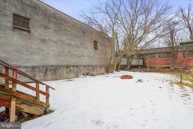 25 HARRISON AVE, Berkeley Springs, WV 25411