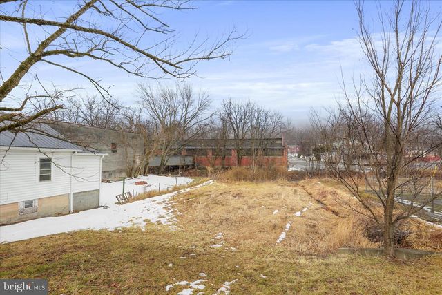 25 HARRISON AVE, Berkeley Springs, WV 25411