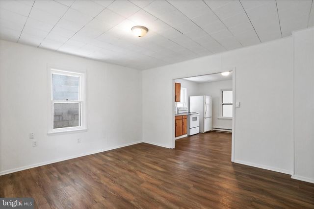 25 HARRISON AVE, Berkeley Springs, WV 25411