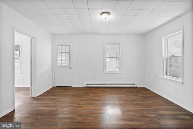 25 HARRISON AVE, Berkeley Springs, WV 25411