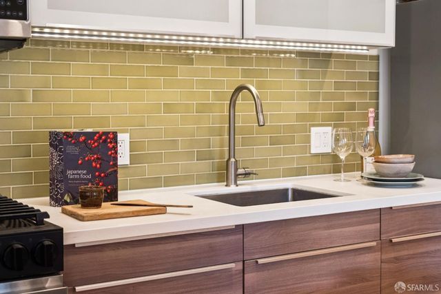 1515 Van Dyke Avenue, San Francisco, CA 94124