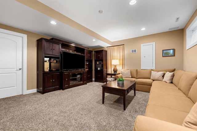 8872 Winding Trail, St. John, IN 46373