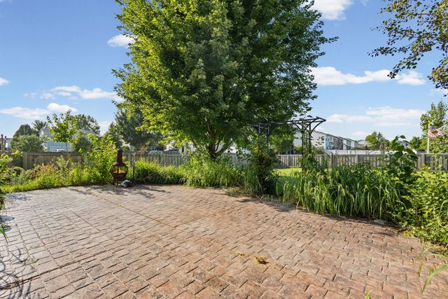 435 Shadow Wood Drive, Yorkville, IL 60560