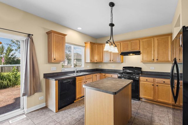 435 Shadow Wood Drive, Yorkville, IL 60560