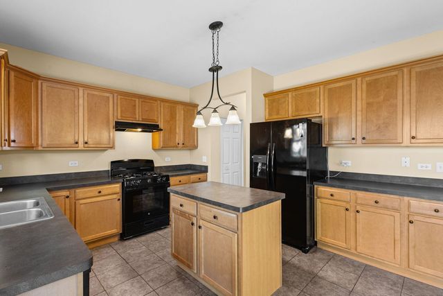 435 Shadow Wood Drive, Yorkville, IL 60560