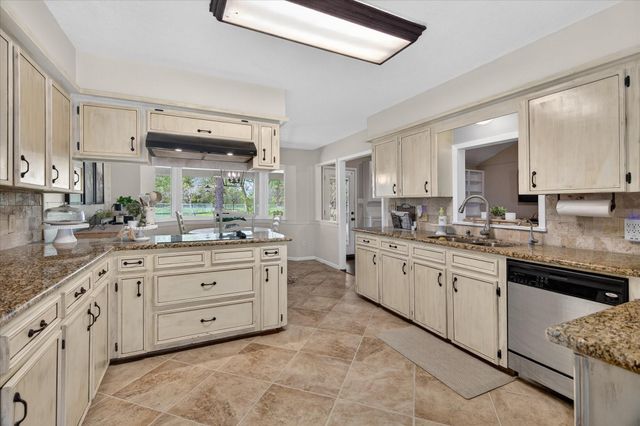 12403 Cherry Point Drive, Mont Belvieu, TX 77535