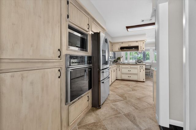 12403 Cherry Point Drive, Mont Belvieu, TX 77535