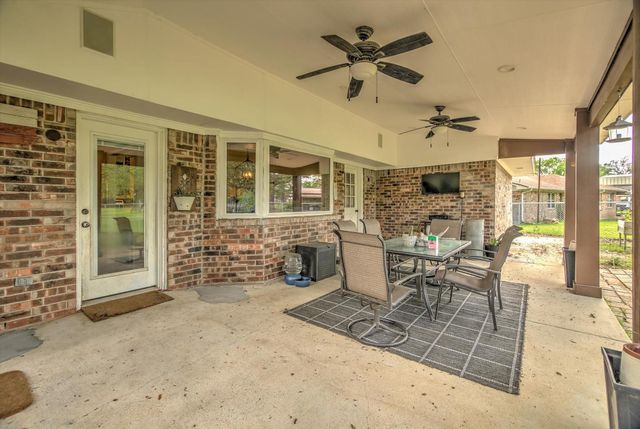 12403 Cherry Point Drive, Mont Belvieu, TX 77535