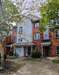 304 Mainsail DR # 15, Hampton, VA 23664