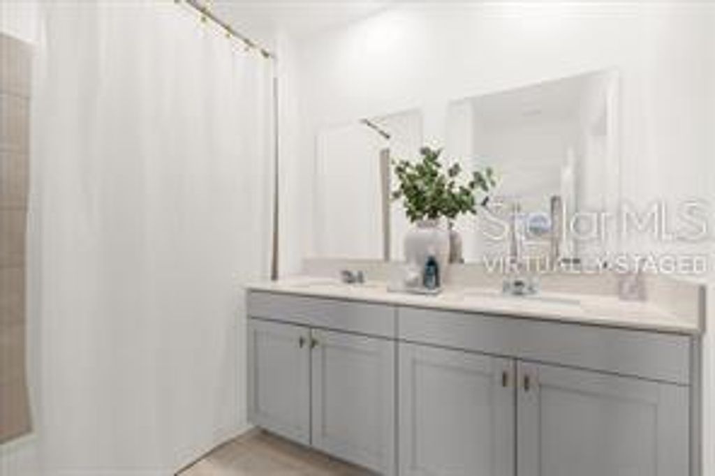 Image 12 of property listing at 509 SEA TURTLE LANE, Haines City, FL 33844