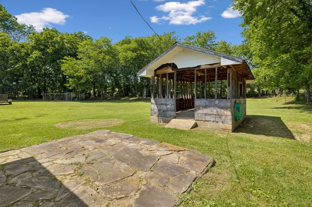 161 Kempville Hwy, Pleasant Shade, TN 37145