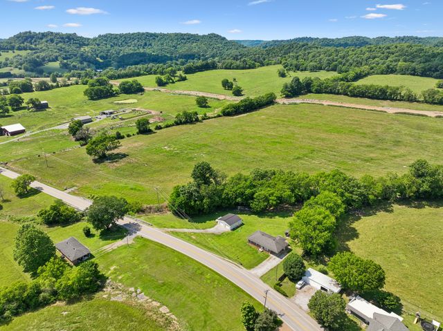 161 Kempville Hwy, Pleasant Shade, TN 37145