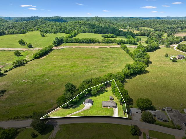 161 Kempville Hwy, Pleasant Shade, TN 37145
