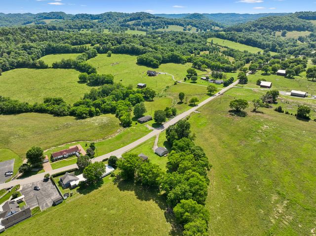 161 Kempville Hwy, Pleasant Shade, TN 37145