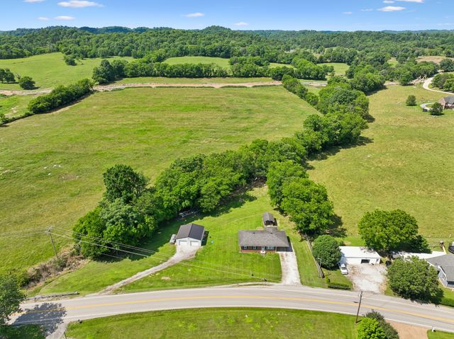 161 Kempville Hwy, Pleasant Shade, TN 37145