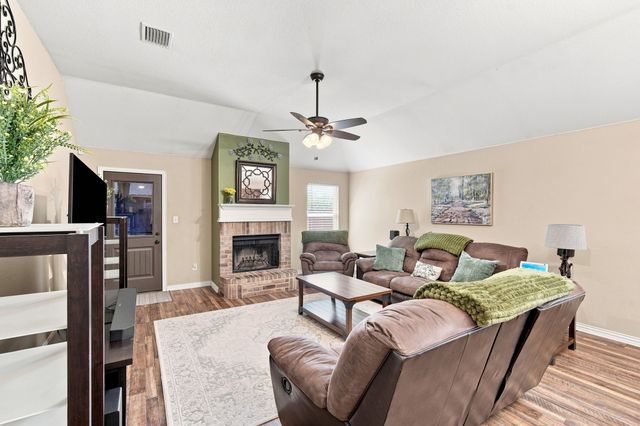 302 Creekside Way, Waxahachie, TX 75165