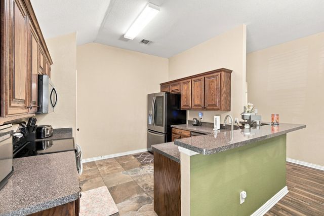 302 Creekside Way, Waxahachie, TX 75165