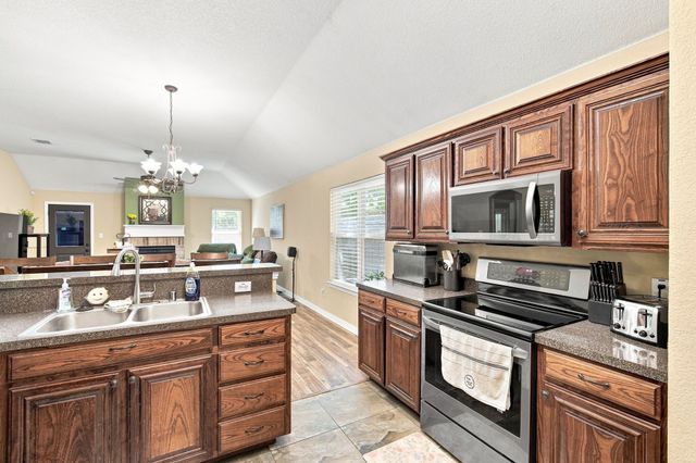 302 Creekside Way, Waxahachie, TX 75165
