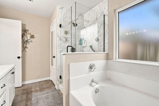 302 Creekside Way, Waxahachie, TX 75165