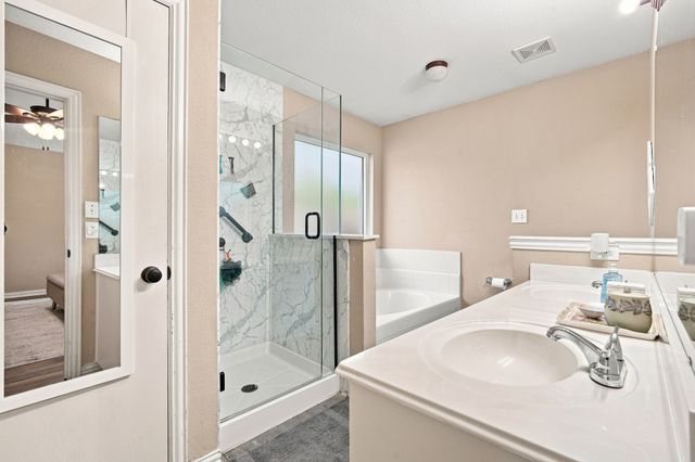 302 Creekside Way, Waxahachie, TX 75165